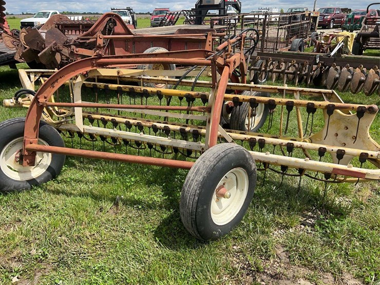 new-holland-285-image-4