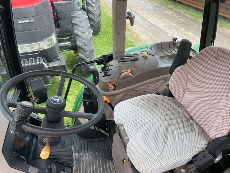 2015-john-deere-6120e-image-16