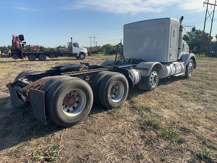 2006-kenworth-t800-sleeper-image-3