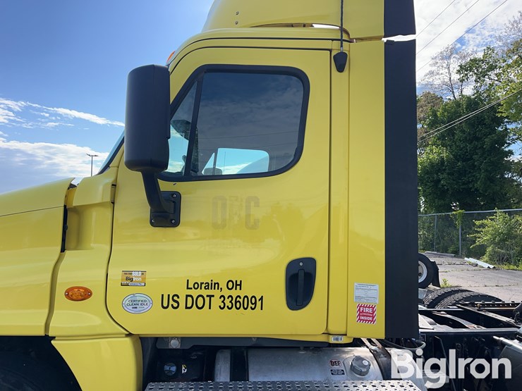 2016-freightliner-cascadia-125-image-11