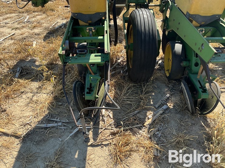 john-deere-7300-image-12