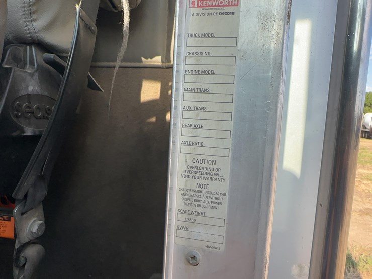 2006-kenworth-t800-sleeper-image-35