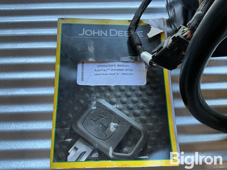 john-deere-300-image-14
