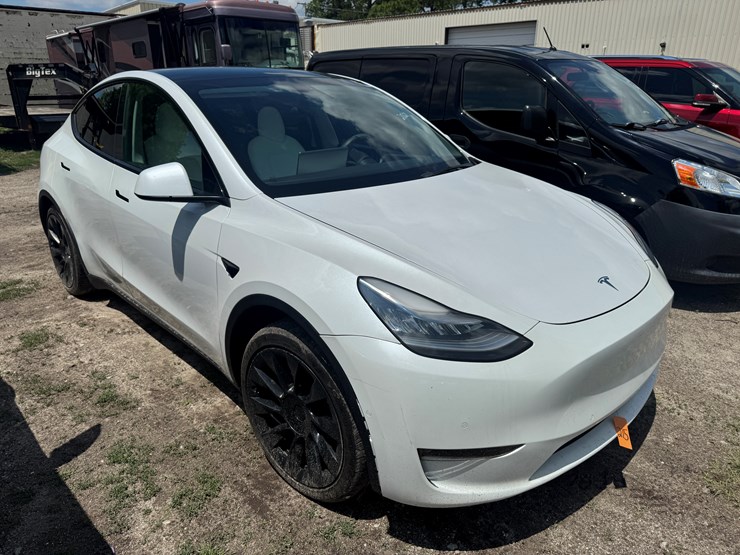 2021-tesla-model-y-4-door-sedan-ev-105,771-miles-showing---5yjygded1mf123170-image-2
