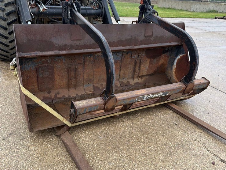 new-holland-tv140-image-17