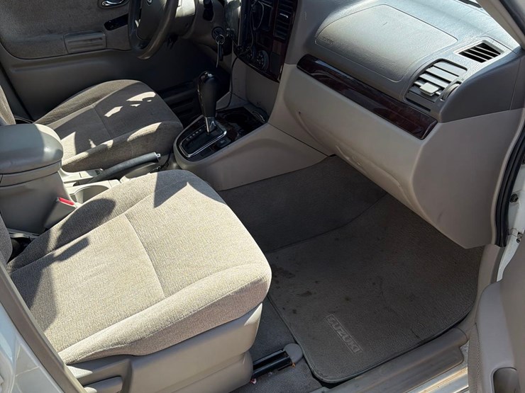 2004-suzuki-xl7-image-35