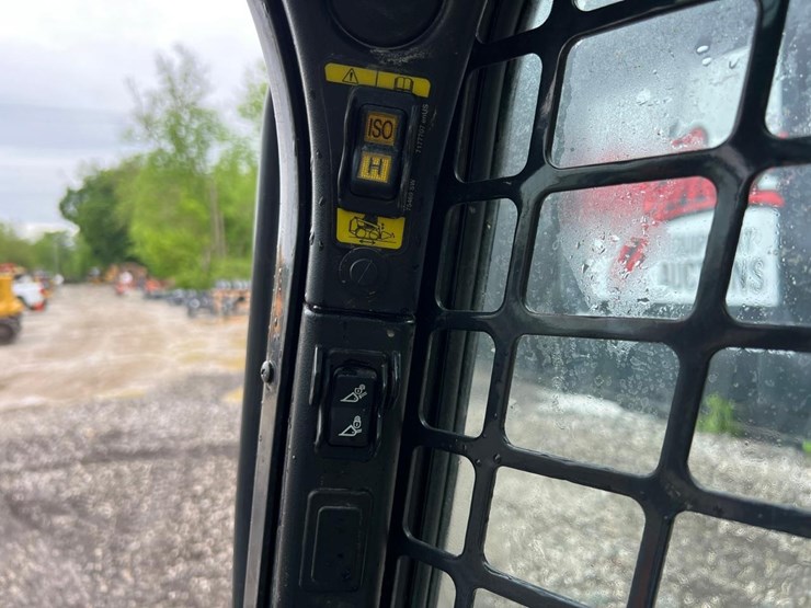 2021-bobcat-t450-image-19