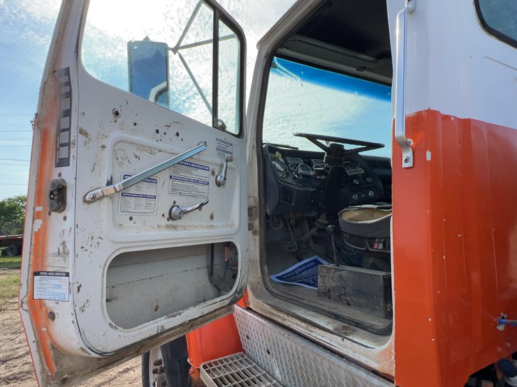 1996-ford-lt9000-image-25
