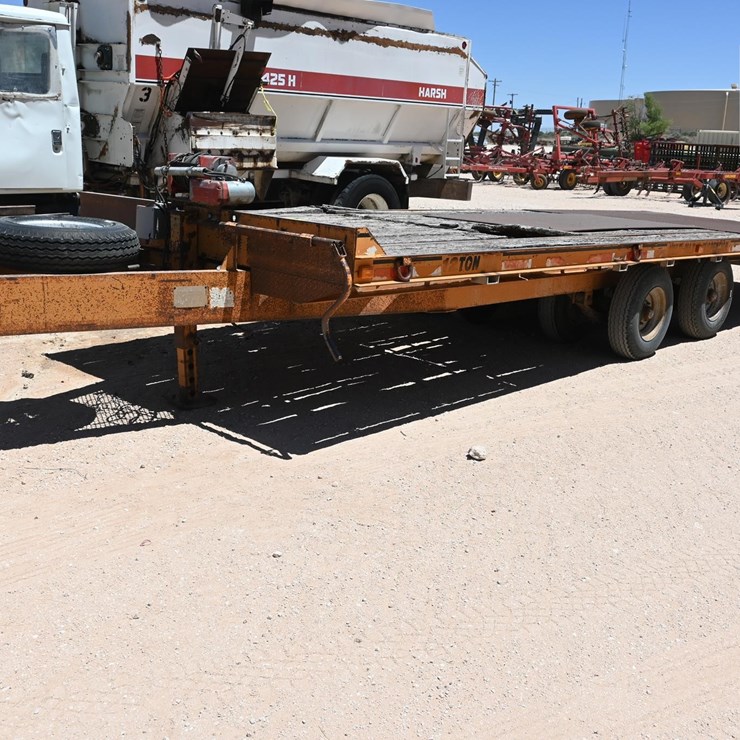 FLATBED TRAILER WITH WENCH 5233