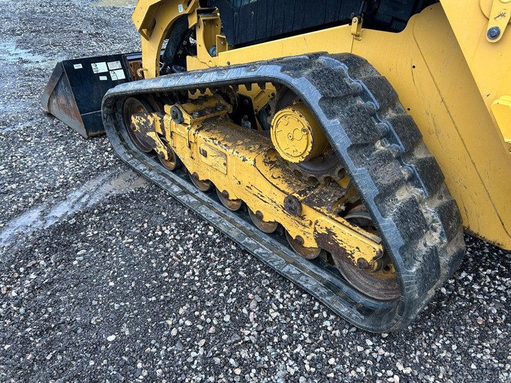 2023-caterpillar-279d3-image-17