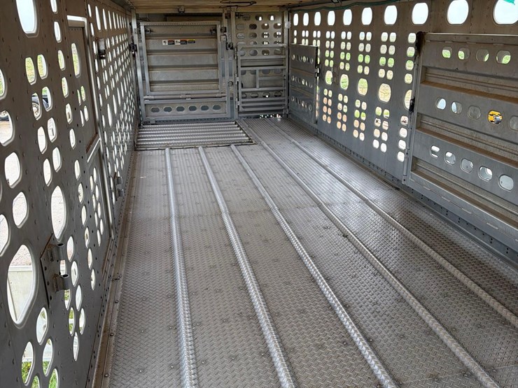 2001-wilson-livestock-trailer-image-53