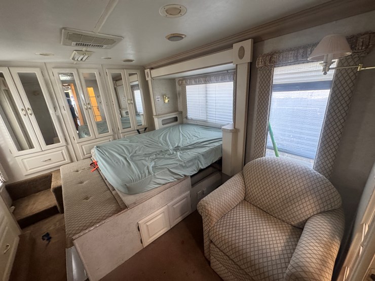 2003-gulfstream-motorhome-with-(4)-slideouts-cummins-diesel-pusher,-allison-automatic-image-26