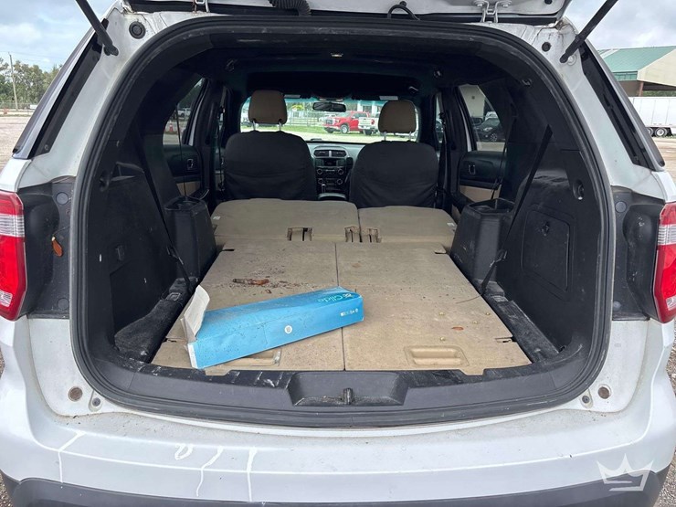 2016-ford-explorer-image-21