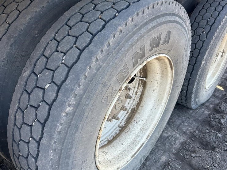 2015-volvo-vnl42t670-image-6