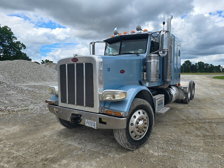 2013-peterbilt-388-image-2