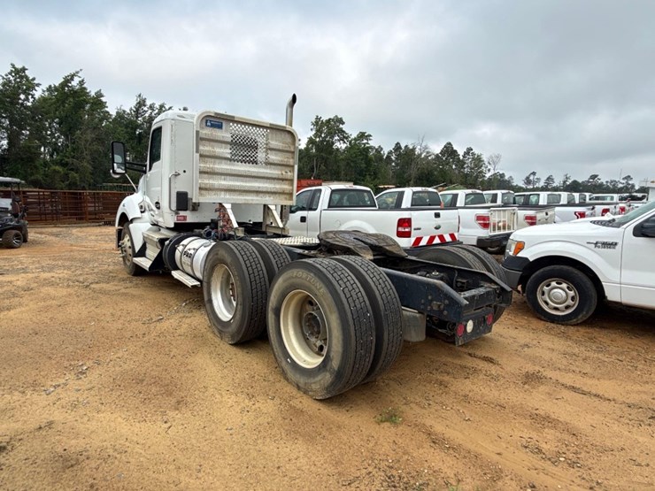 2015-kenworth-t680-image-3