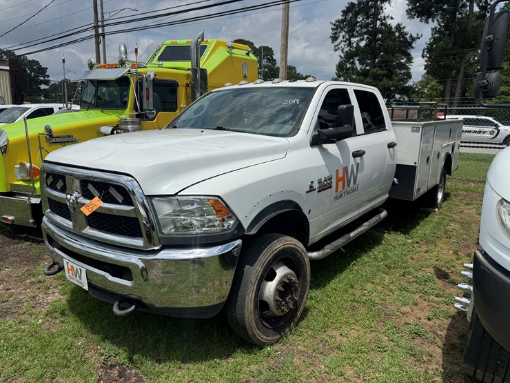 2018-ram-4500-not-running-dually-service-truck-cm-truck-beds-cmg-service-body-4wd---(bad-transfer-image-1