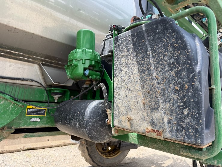 2016-john-deere-r4038-image-57