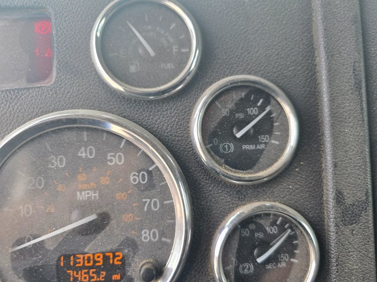 2013-peterbilt-388-image-71