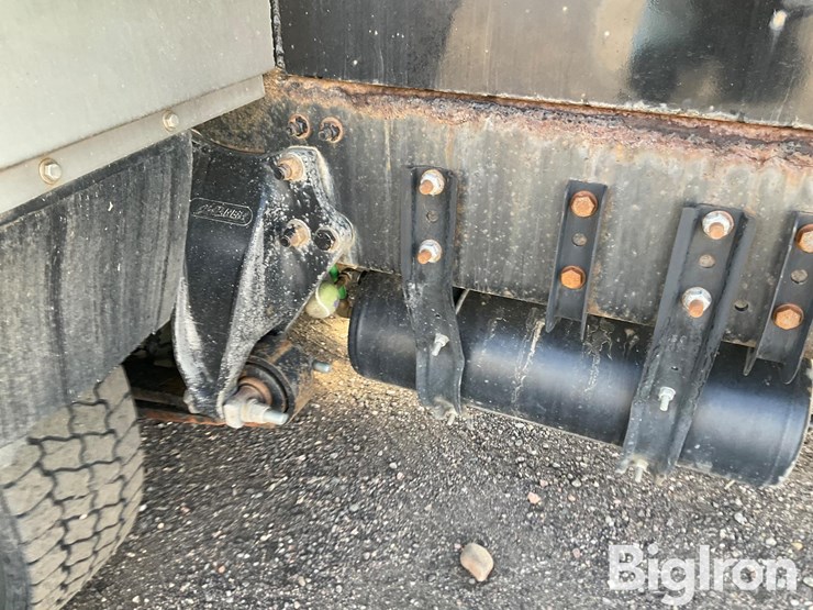 2014-freightliner-m2-106-image-20