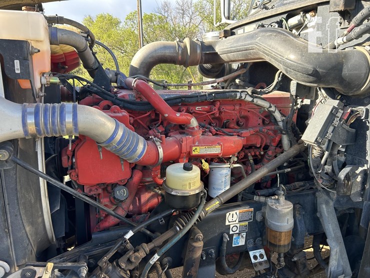 2017-peterbilt-389-image-19