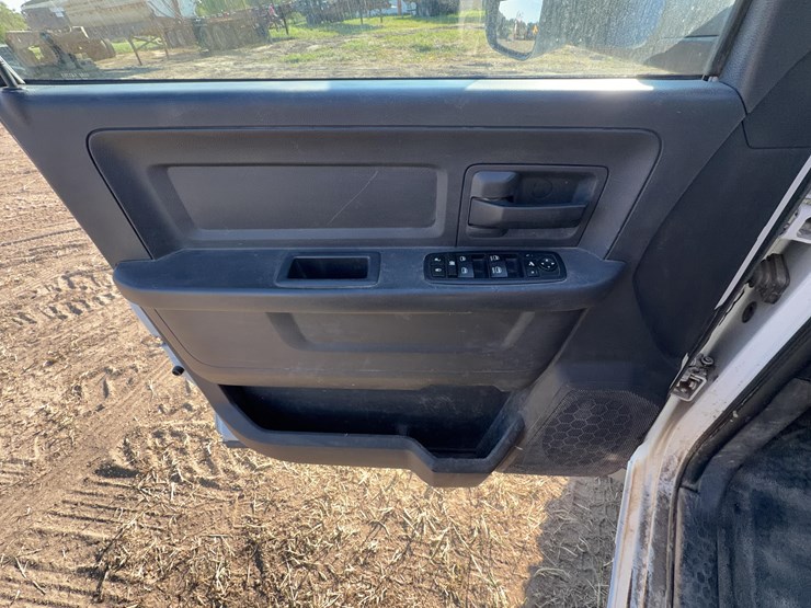 2011-dodge-3500-image-31
