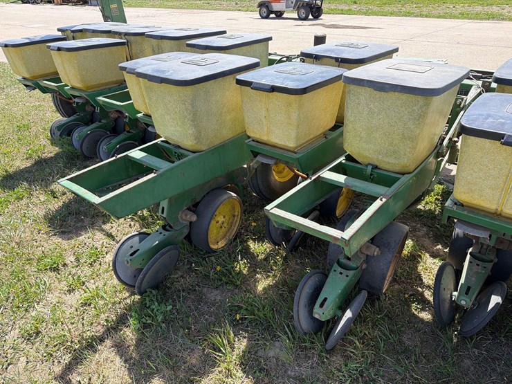 john-deere-7000-image-15