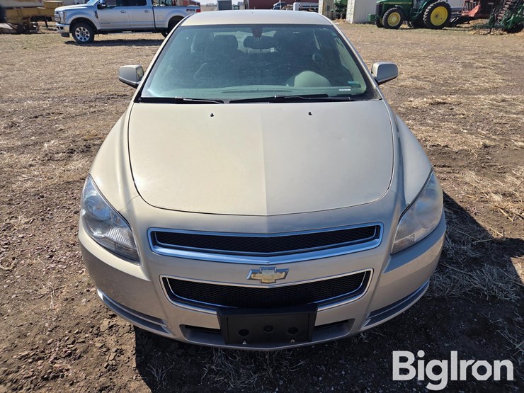 2010-chevrolet-malibu-car-image-2