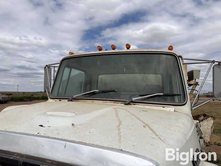 1992-ford-8000-image-11