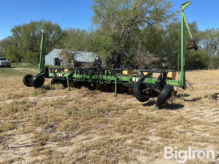 john-deere-7300-image-1