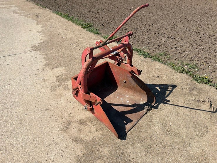 ford-26”-3pt-bucket-image-1
