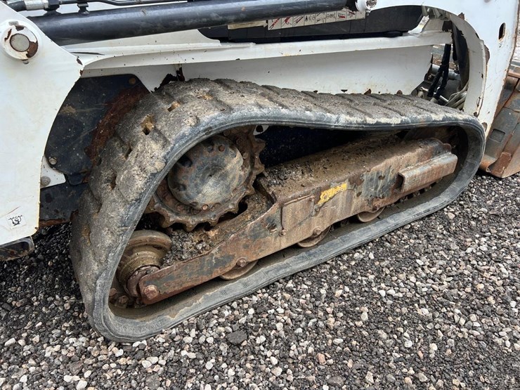 2021-bobcat-t450-image-16
