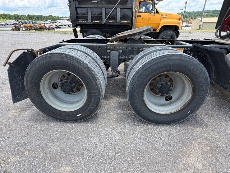 2016-freightliner-cascadia-113-image-27