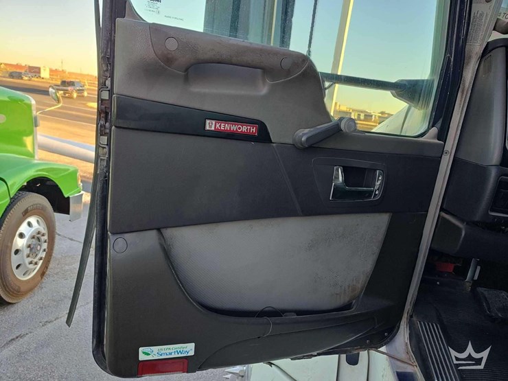 2012-kenworth-t660-image-43