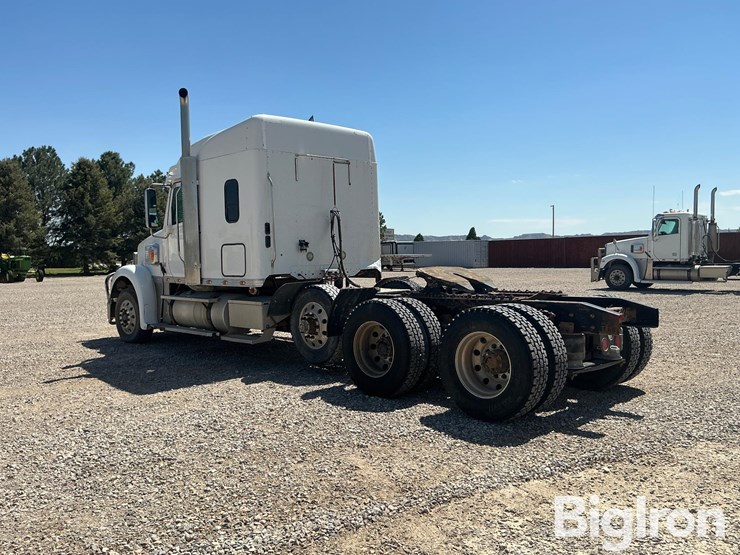 2012-freightliner-coronado-132-image-7