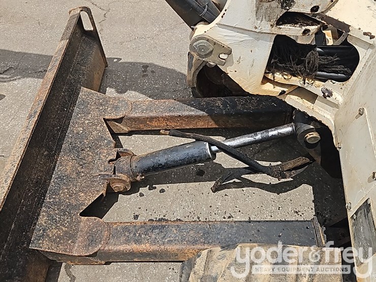 bobcat-325-image-27