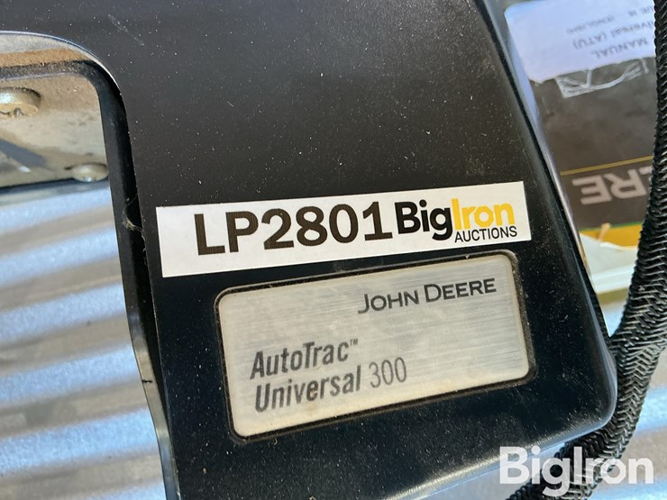 john-deere-300-image-15