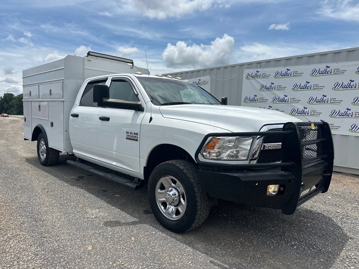 2016-dodge-3500-image-2