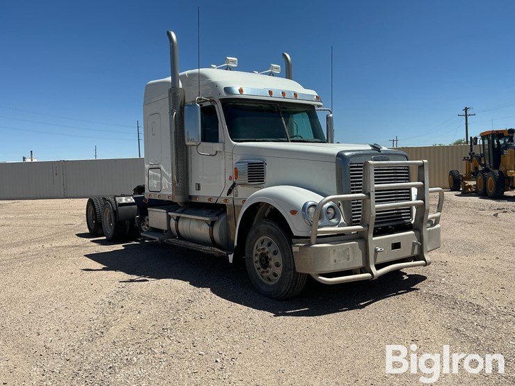 2013-freightliner-coronado-132-image-3
