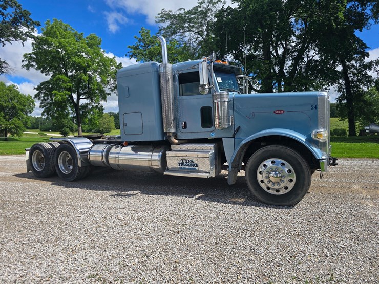 2013-peterbilt-388-image-28