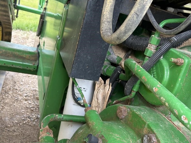 2004-john-deere-8220t-image-53