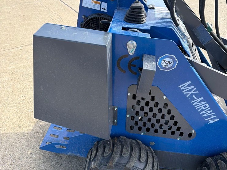 2025-agt-mx-mrw14-stand-behind-skidloader-image-9