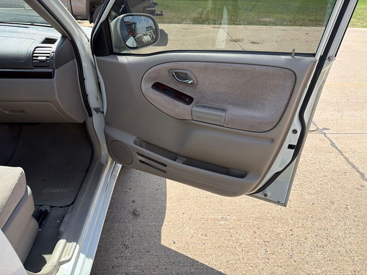 2004-suzuki-xl7-image-38