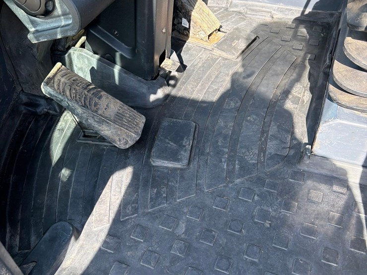 deere-344l-image-34