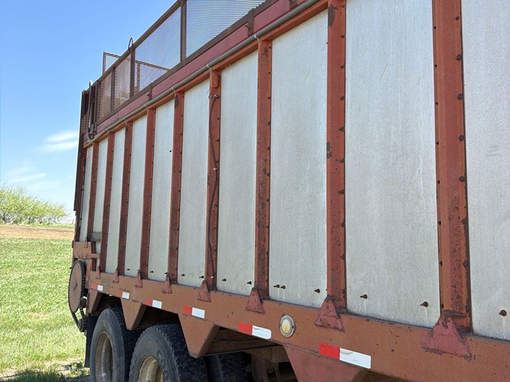 1976-bobc-30ft-live-bottom-semi-silage-trailer-image-25