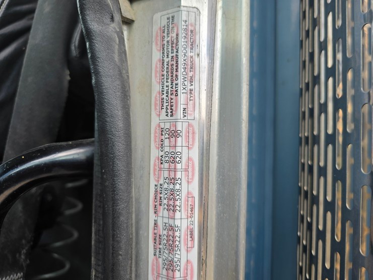 2013-peterbilt-388-image-58