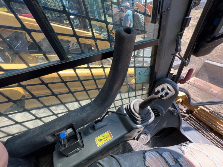 2018-caterpillar-299d2-image-25