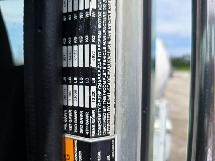 2014-peterbilt-365-image-81