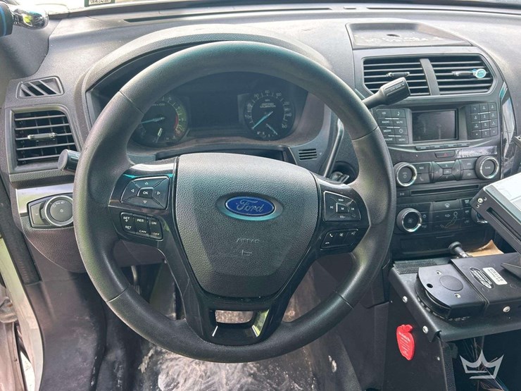 2016-ford-explorer-image-14
