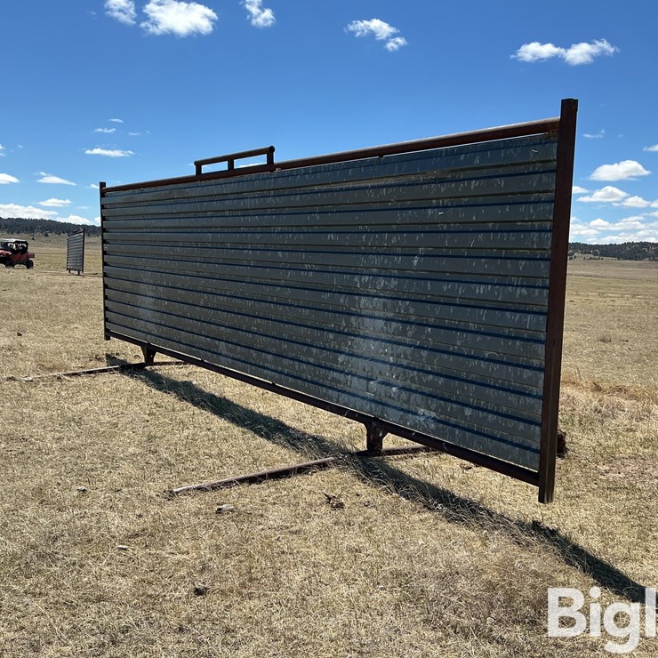 Portable Free Standing Wind Break Panel
